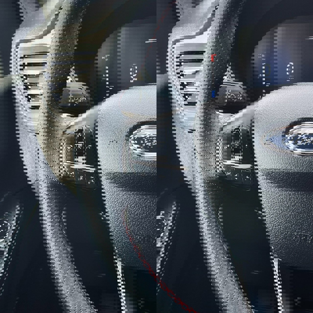 Used 2025 Ford Escape ST-Line image 13