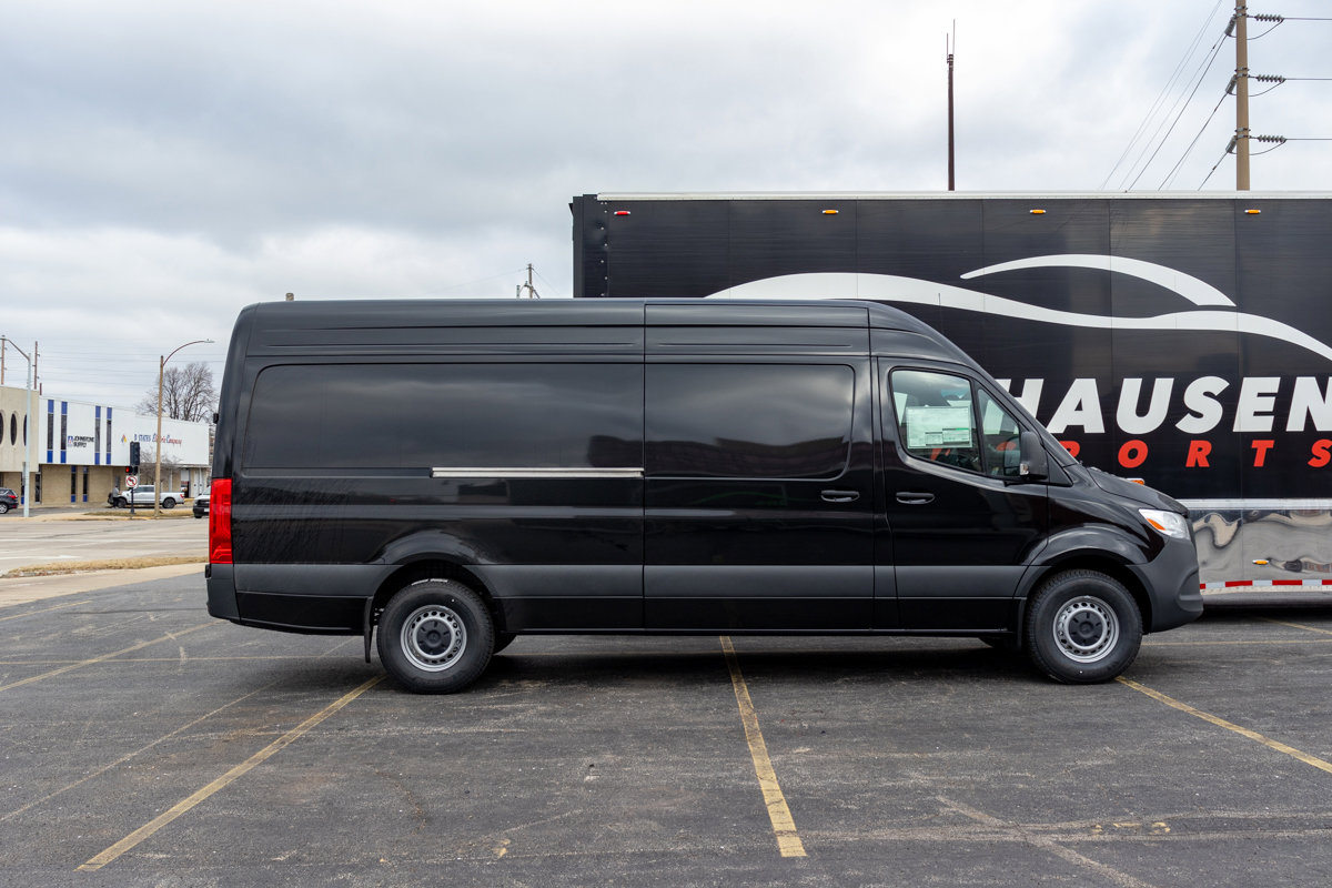 Used 2024 Mercedes-Benz Sprinter 2500 image 8