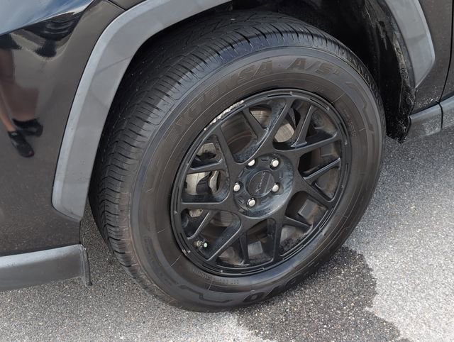 Used 2020 Toyota RAV4 LE FWD image 11