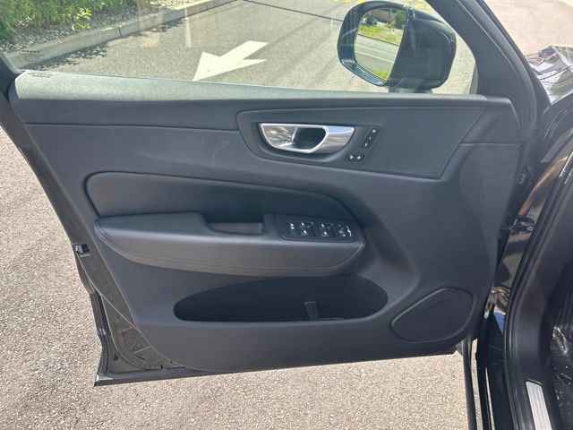 Certified 2023 Volvo XC60 B5 Plus AWD/4WD image 18