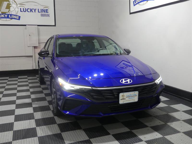 Used 2025 Hyundai Elantra Sport FWD image 5