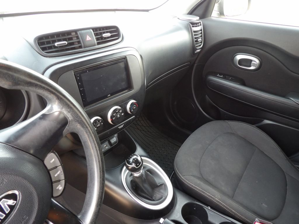 Used 2016 Kia Soul FWD image 6