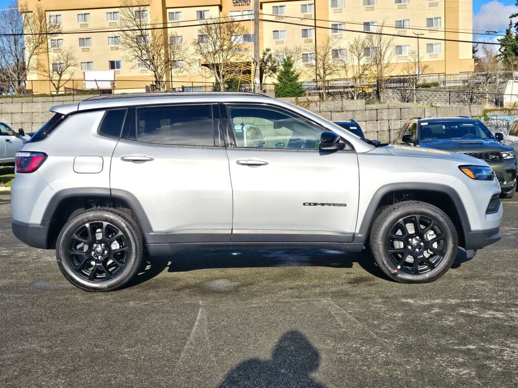 New 2026 Jeep Compass Latitude image 9