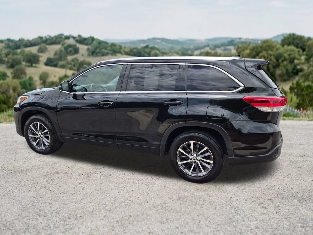 Used 2017 Toyota Highlander XLE FWD image 6