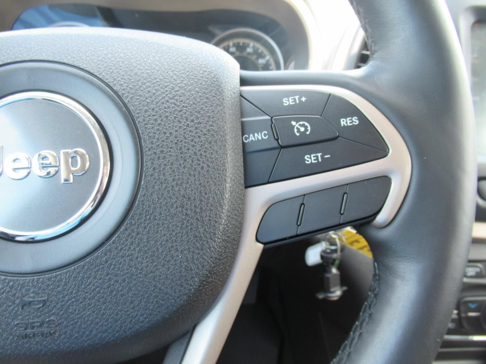 Used 2015 Jeep Cherokee Latitude w/ Cold Weather Group AWD/4WD image 25