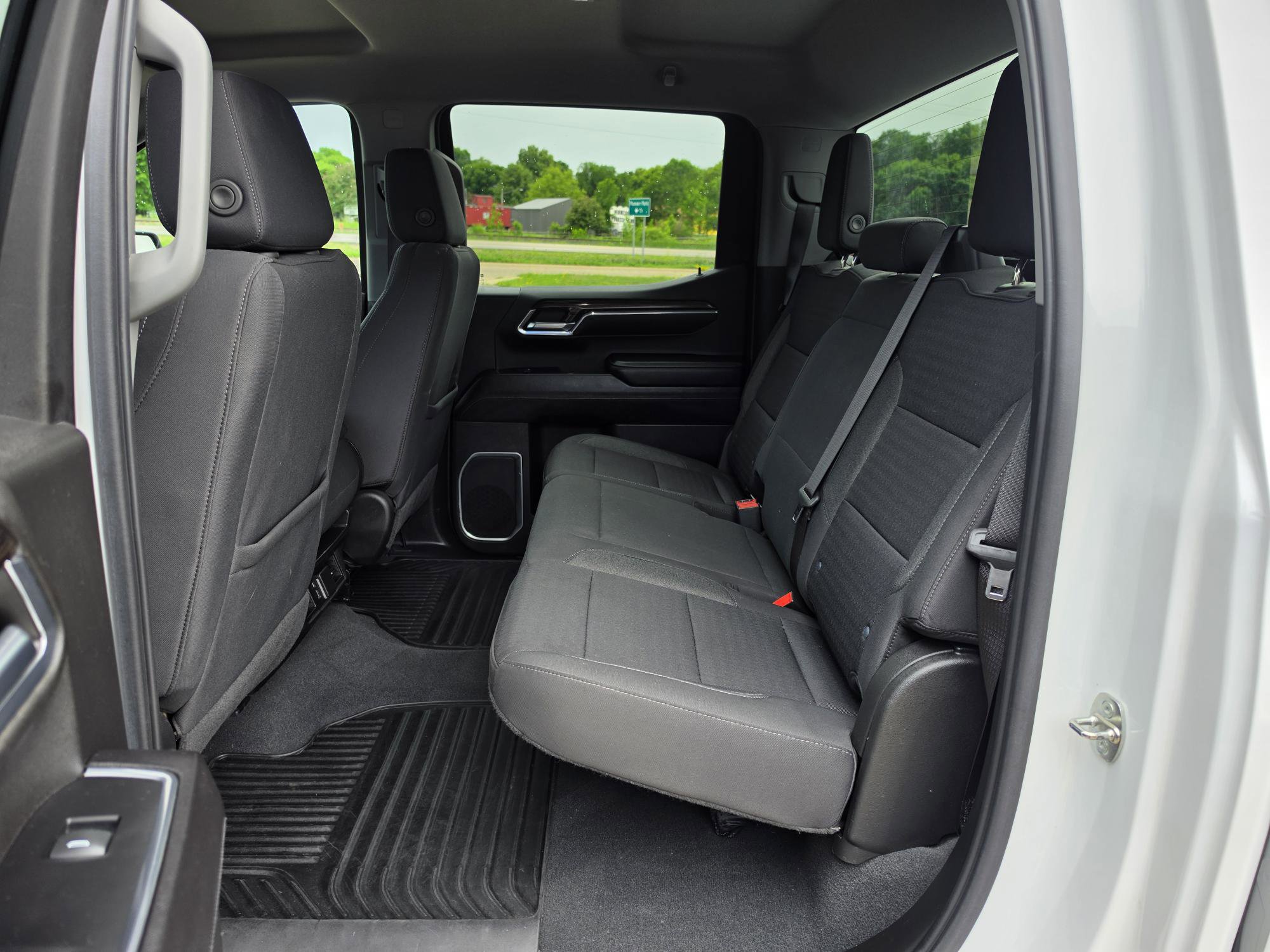 Used 2022 Chevrolet Silverado 1500 LT AWD/4WD image 5