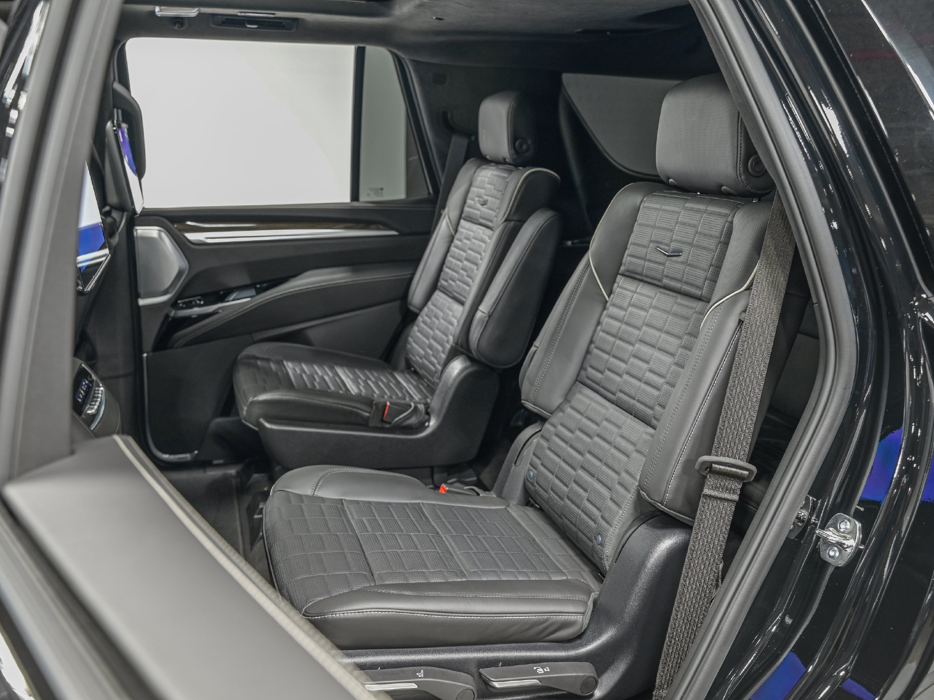Used 2026 Cadillac Escalade Platinum Sport w/ LPO, ONYX Package AWD/4WD image 29