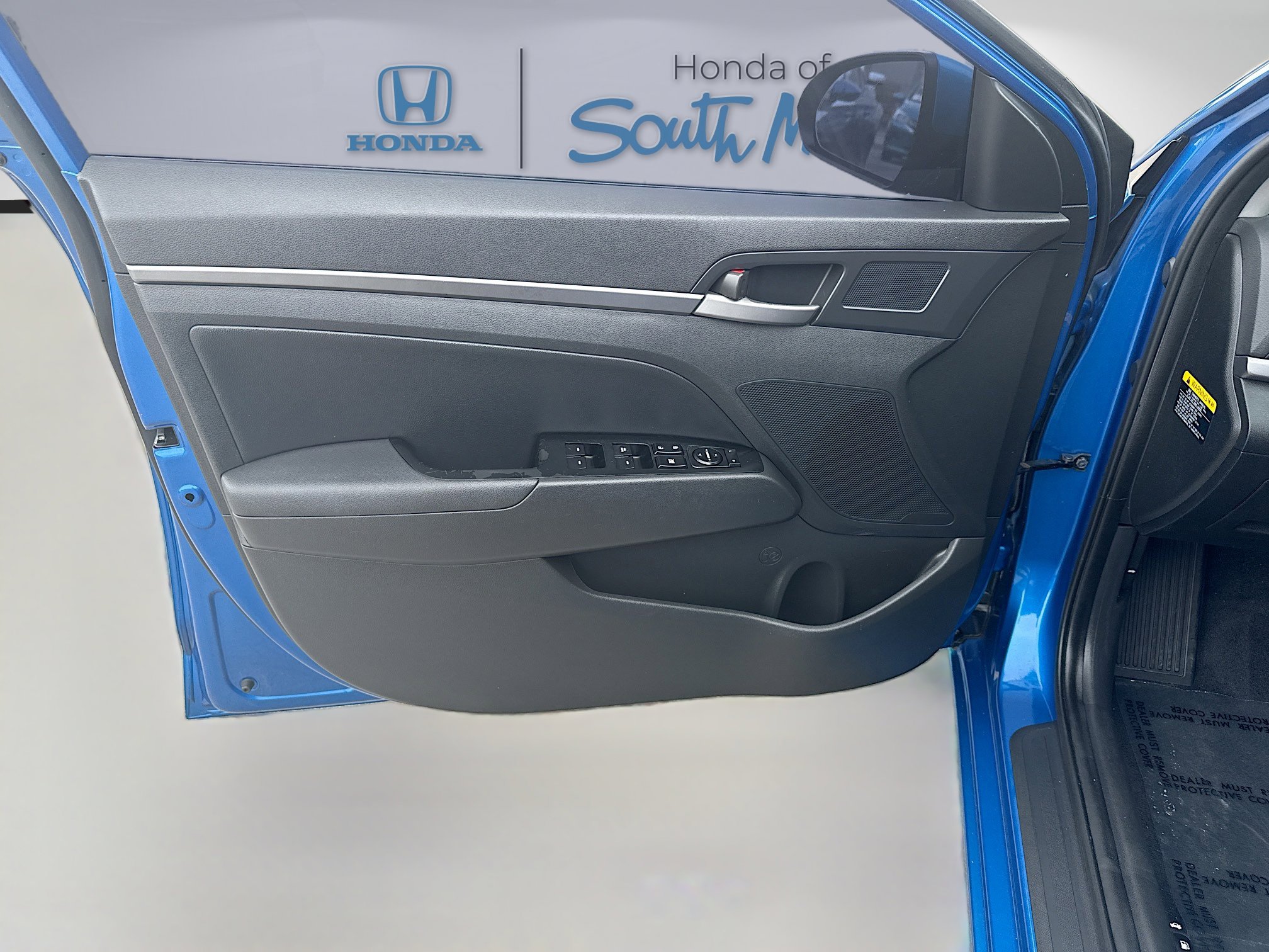 Used 2017 Hyundai Elantra Limited image 19