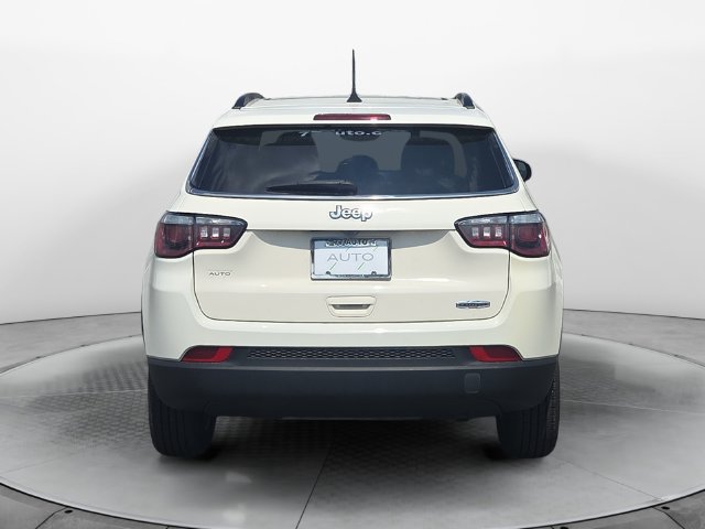 Used 2018 Jeep Compass Latitude w/ Popular Equipment Group FWD image 4
