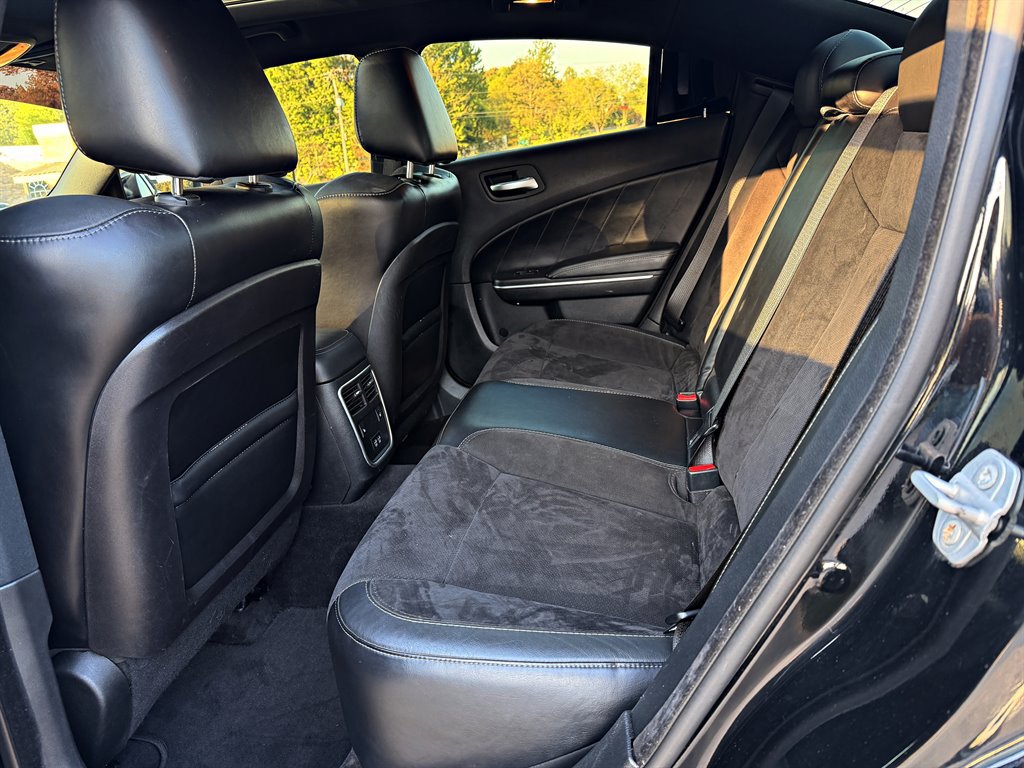 Used 2015 Dodge Charger R/T RWD image 10