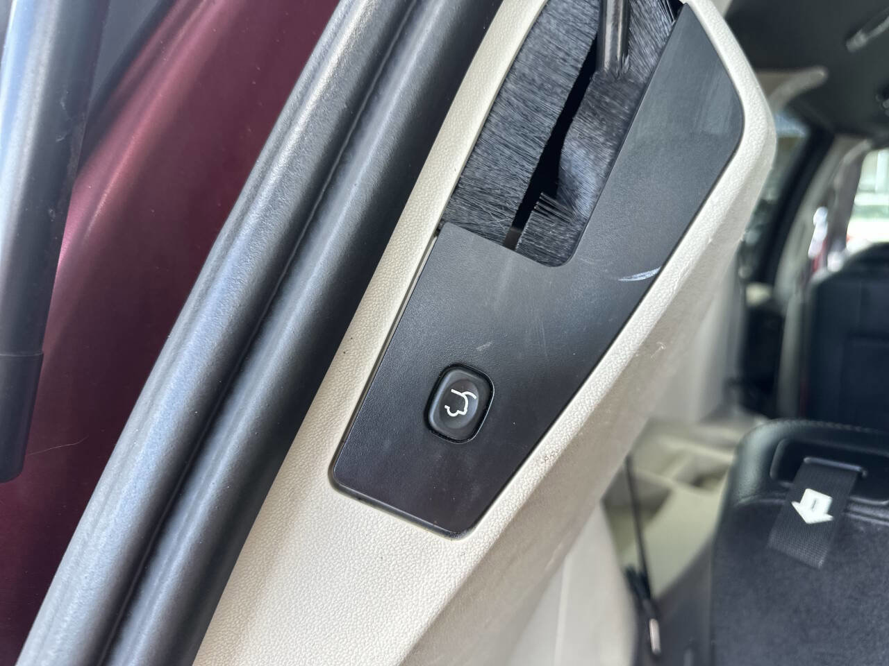 Used 2018 Dodge Grand Caravan SXT FWD image 25