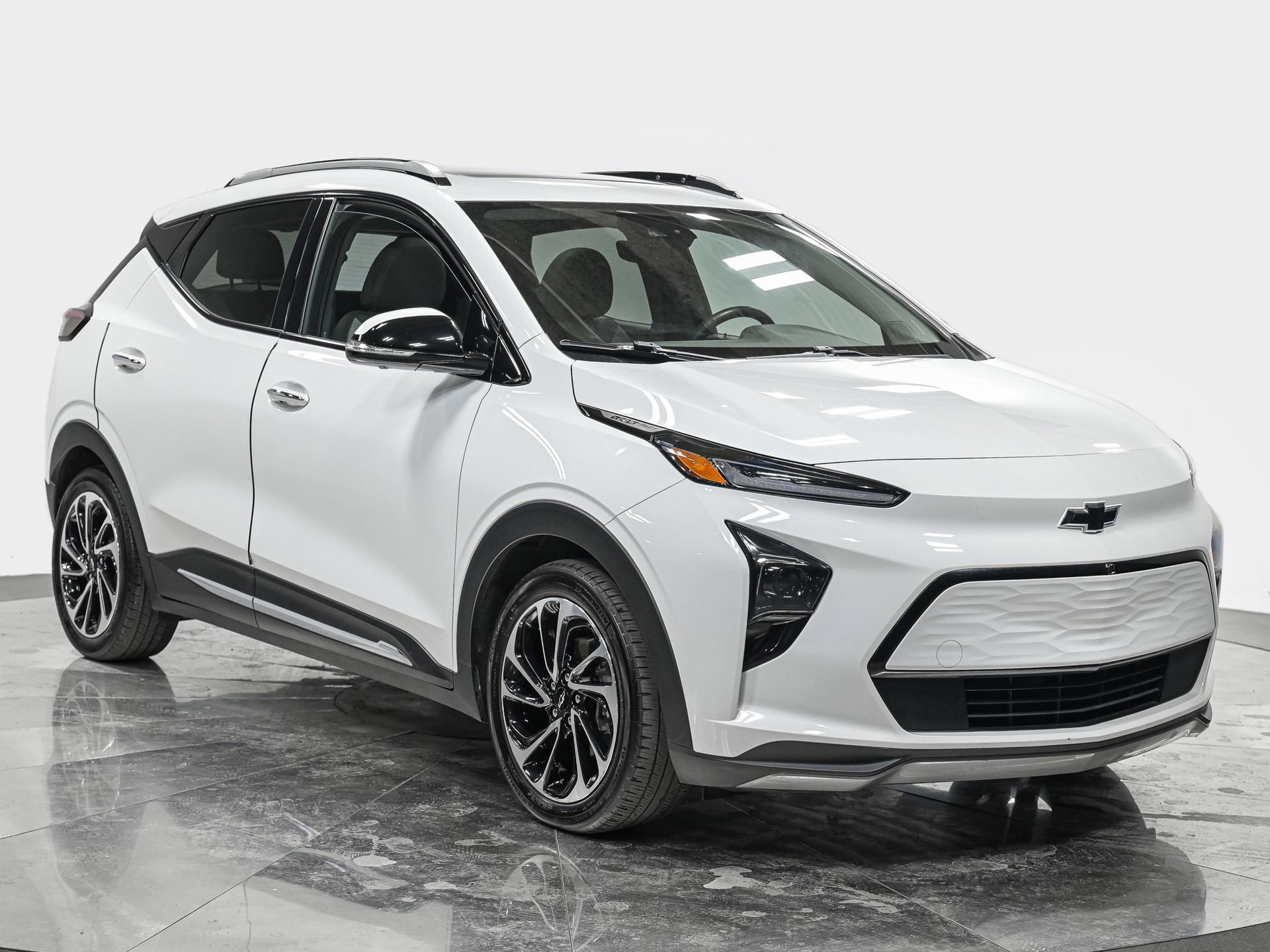 Used 2022 Chevrolet Bolt EUV Premier w/ Sun & Sound Package image 11