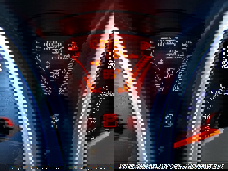 Used 2015 Nissan Juke S image 12