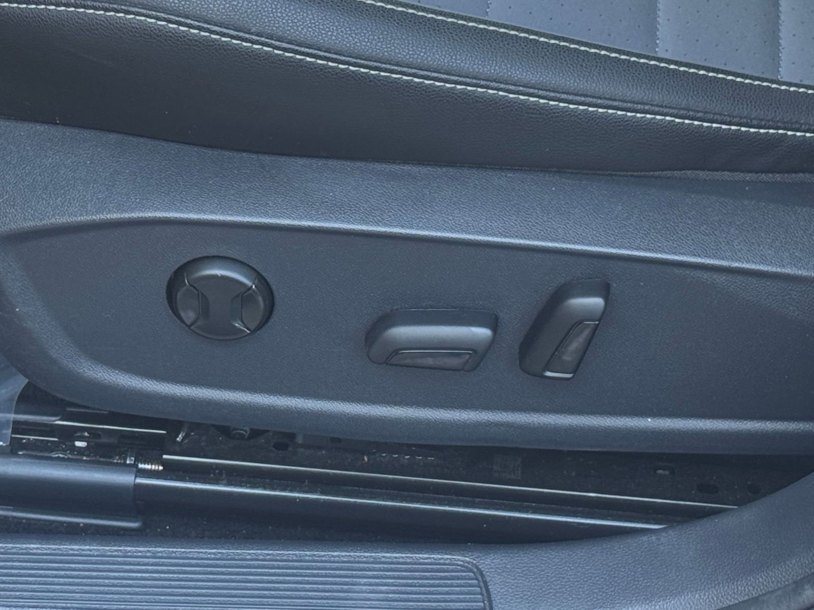 Used 2025 Volkswagen Jetta SE FWD image 22