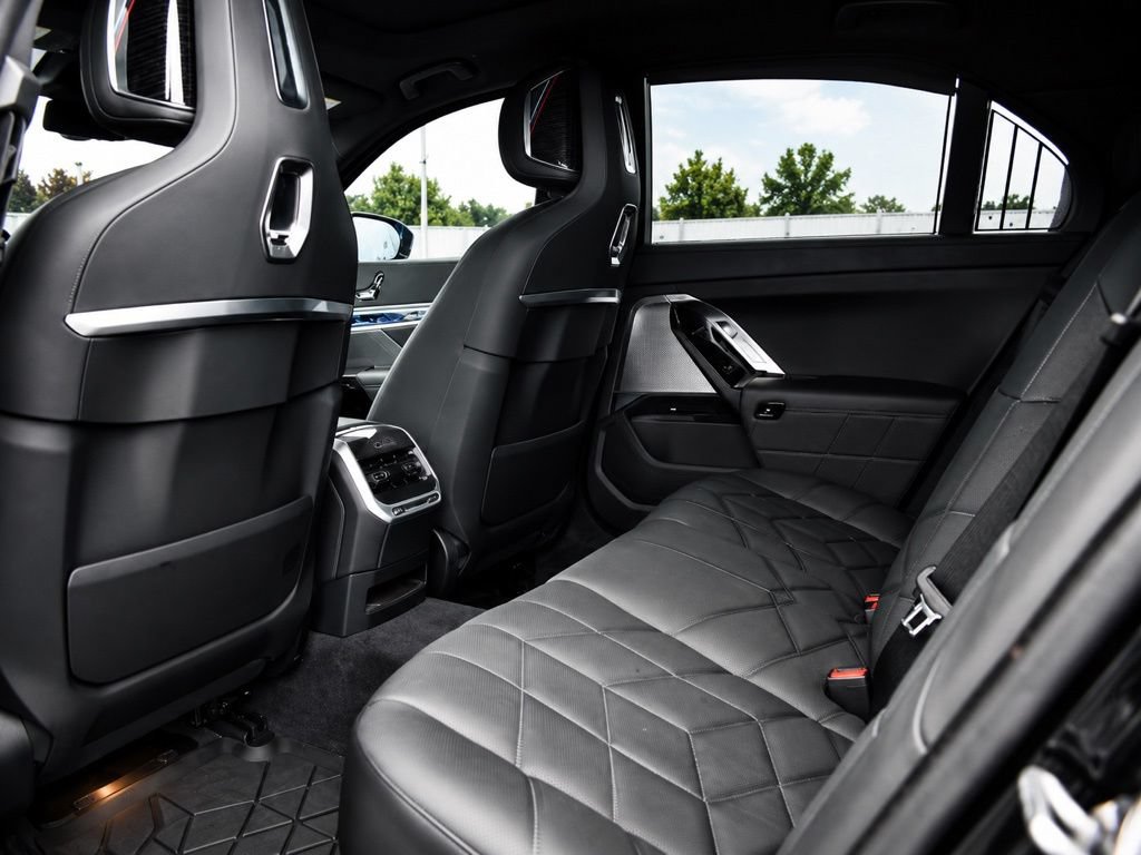 Used 2025 BMW 740i xDrive w/ Executive Package AWD/4WD image 20