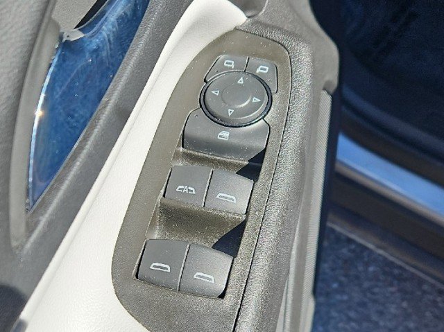 Used 2023 Chevrolet Equinox LT w/ Driver Convenience Package image 10