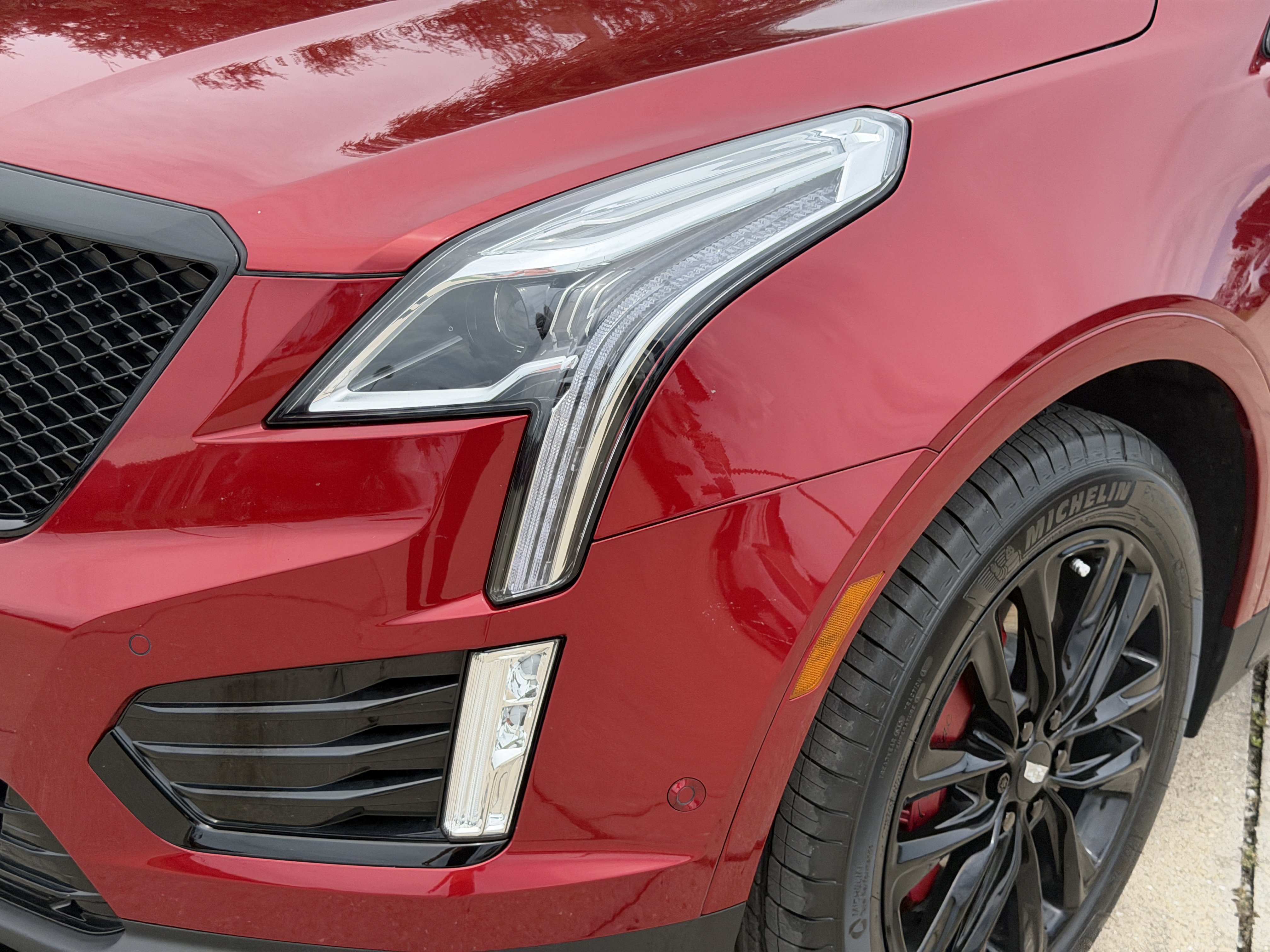 Certified 2022 Cadillac XT5 Sportv w/ LPO, ONYX Package AWD/4WD image 8