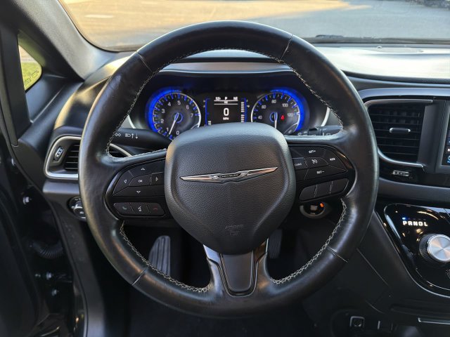 Used 2019 Chrysler Pacifica Touring-L w/ S Appearance Package FWD image 18