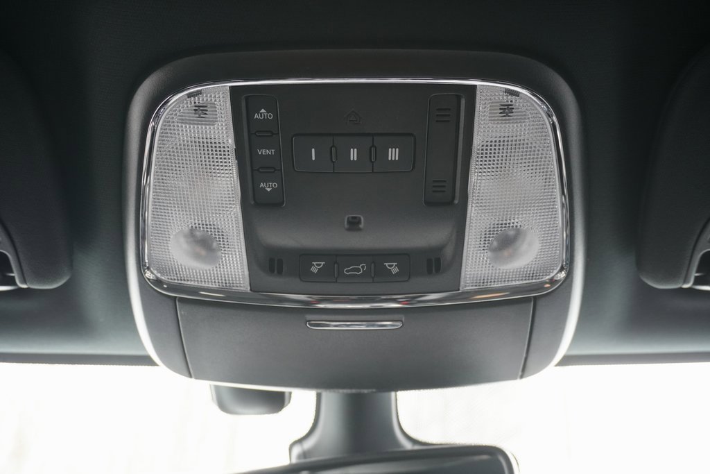 Used 2022 Jeep Grand Cherokee Laredo X image 28