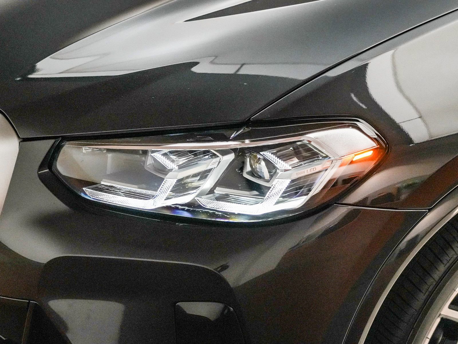 Used 2025 BMW X4 xDrive30i image 8