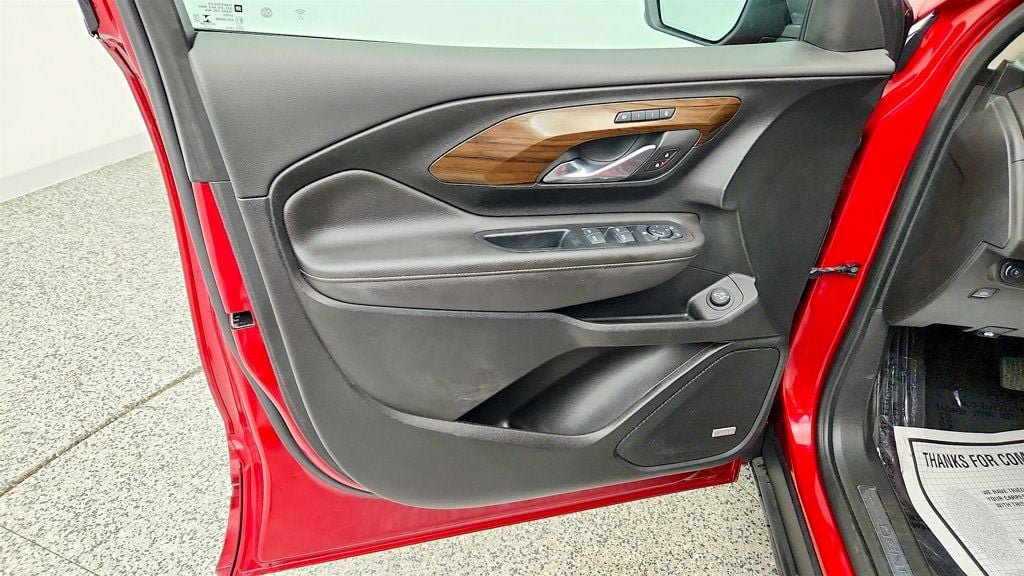Used 2020 GMC Terrain Denali w/ Denali Premium Package FWD image 11