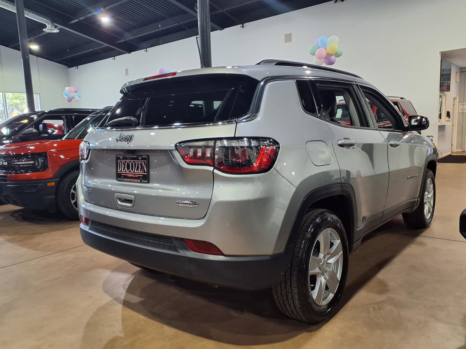 Used 2022 Jeep Compass Latitude AWD/4WD image 6