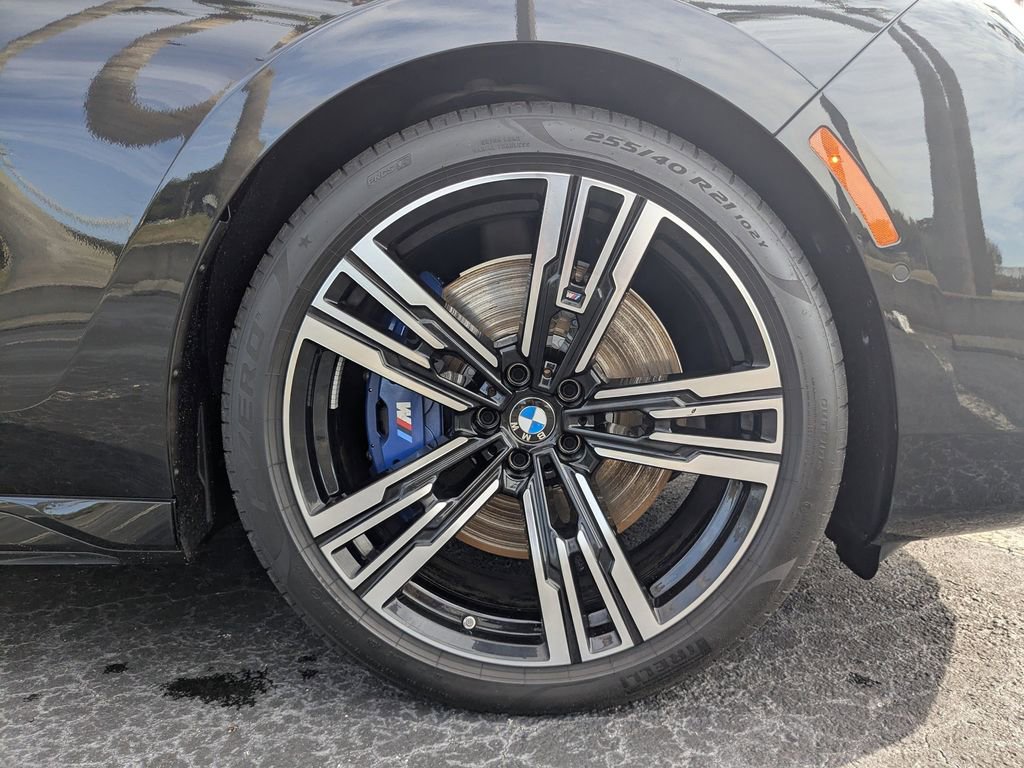 Used 2025 BMW 760i xDrive w/ Executive Package image 11