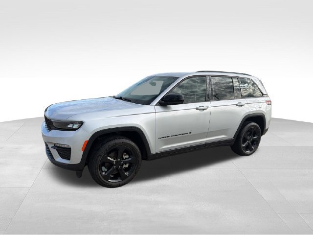 Used 2023 Jeep Grand Cherokee Limited w/ Black Appearance Package AWD/4WD image 7