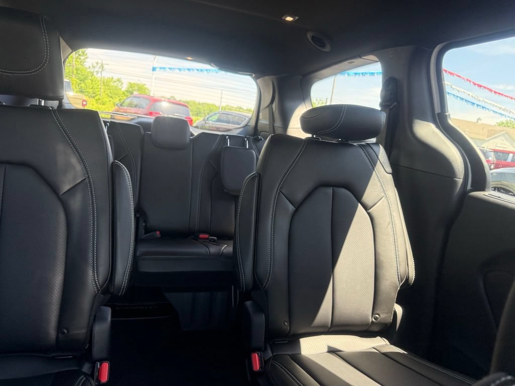 New 2027 Chrysler Pacifica Select w/ Family Tech Group FWD image 64