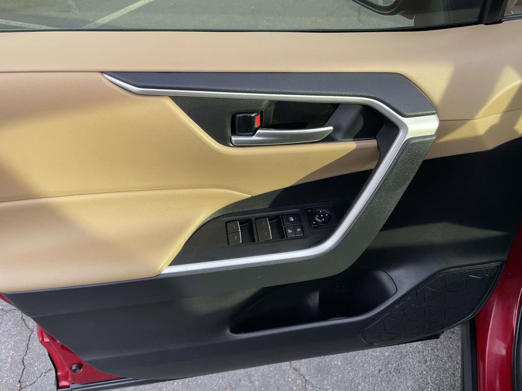 Used 2025 Toyota RAV4 XLE Premium image 26