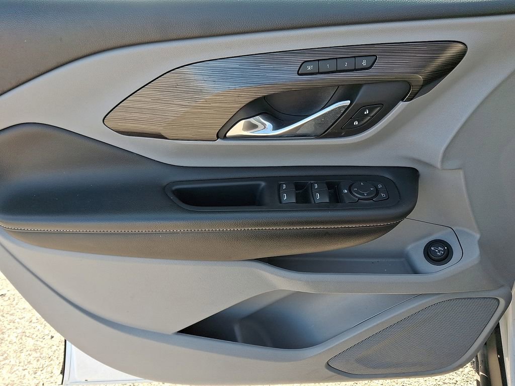 Used 2023 GMC Terrain SLT image 12