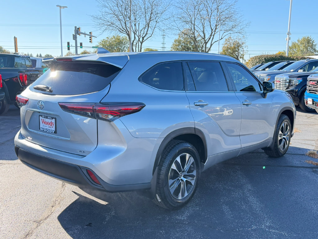 Used 2024 Toyota Highlander XLE FWD image 13