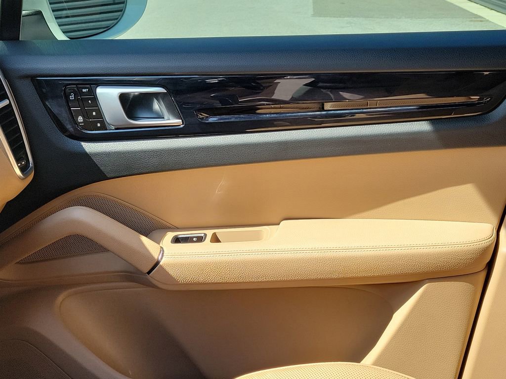 Certified 2020 Porsche Cayenne AWD/4WD image 23