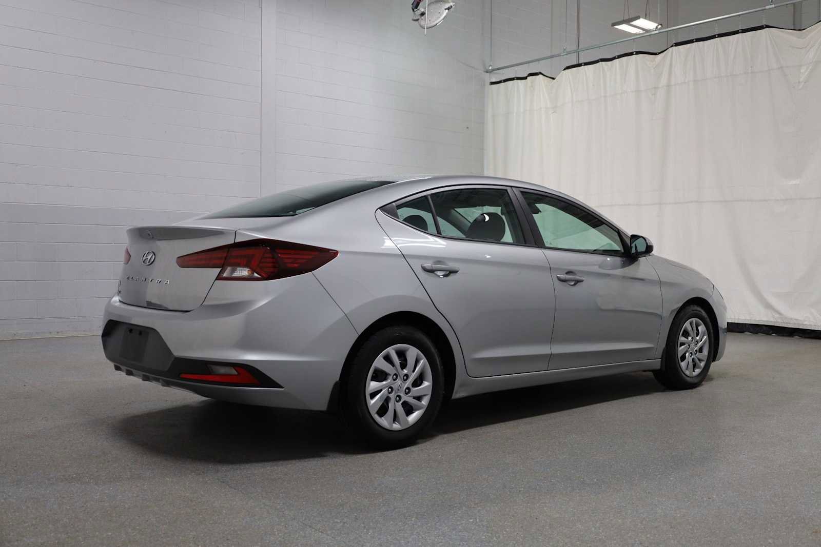 Used 2020 Hyundai Elantra SE image 9