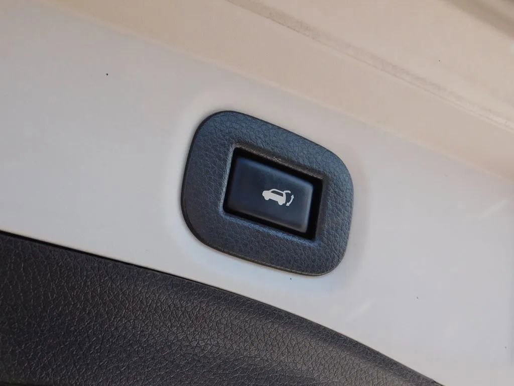 Used 2019 Nissan Rogue SL w/ Premium Package image 9