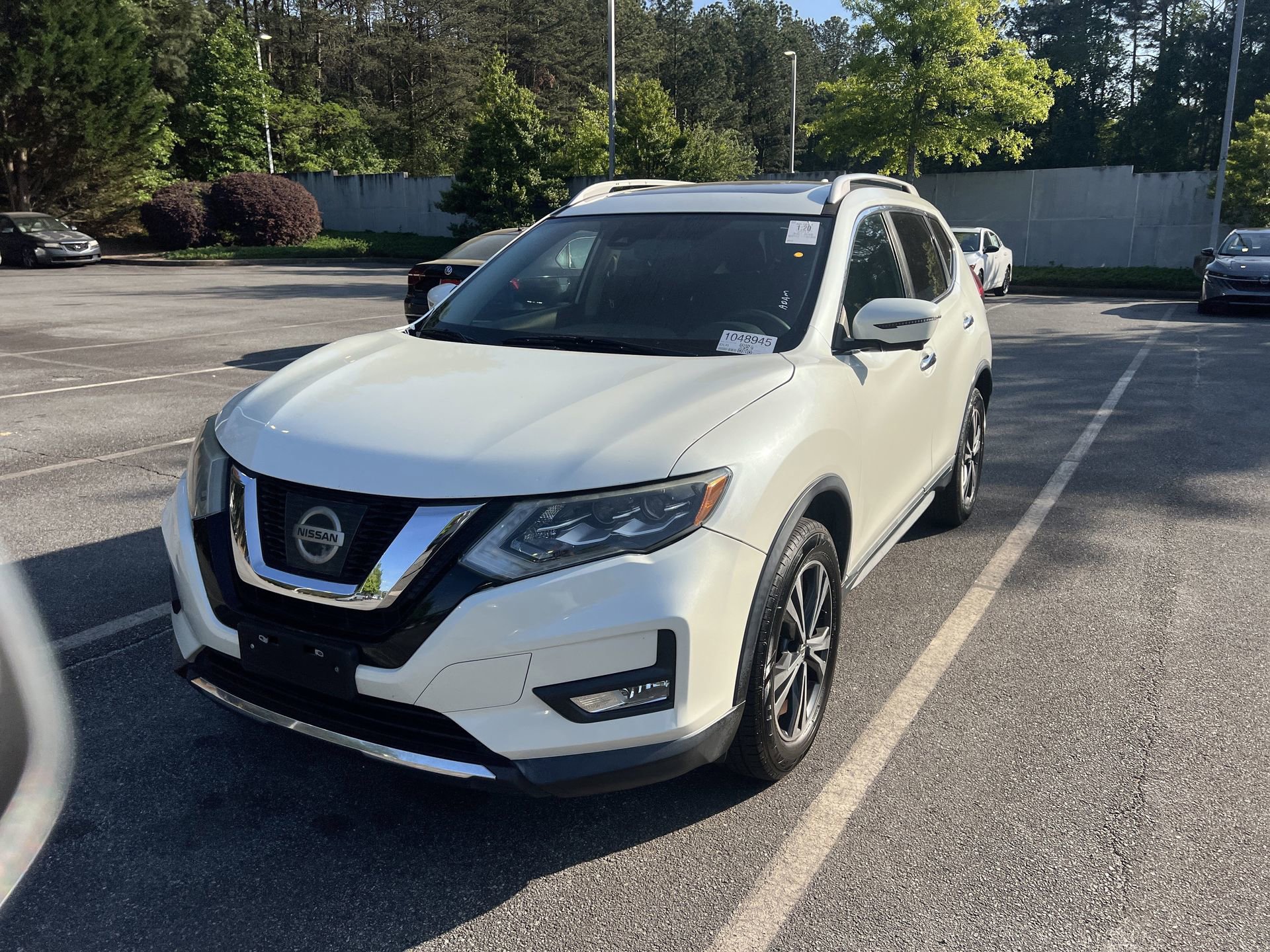Used 2017 Nissan Rogue SL w/ SL Premium Package image 1