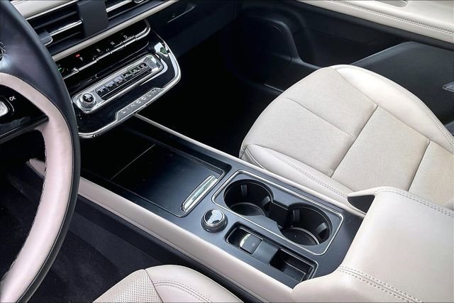 Used 2025 Lincoln Corsair Reserve AWD/4WD image 17