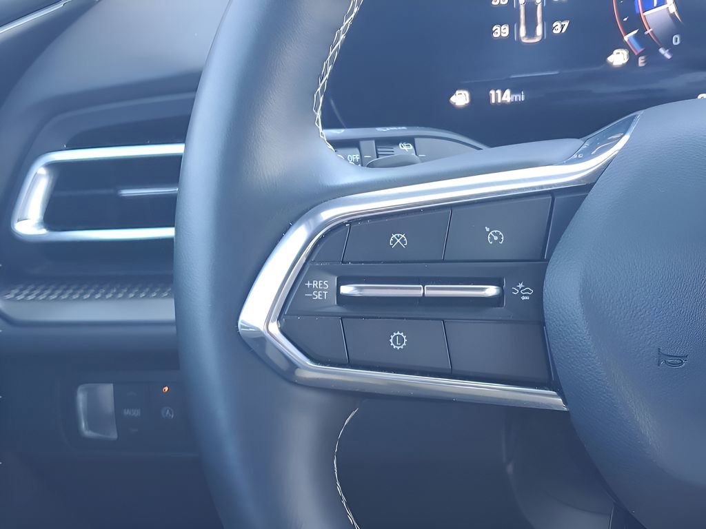 Used 2025 Chevrolet Traverse LT image 35