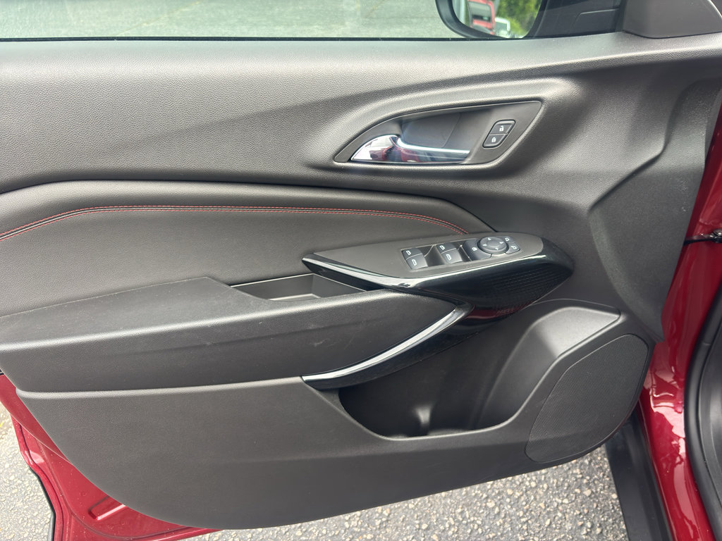 Used 2025 Chevrolet Trax RS w/ Driver Confidence Package FWD image 13