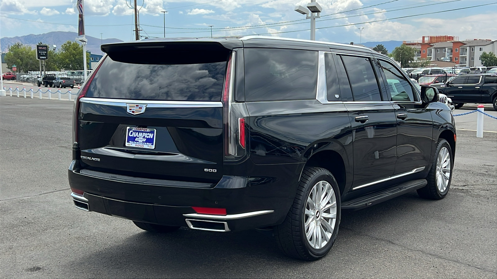 Used 2022 Cadillac Escalade ESV Luxury AWD/4WD image 5