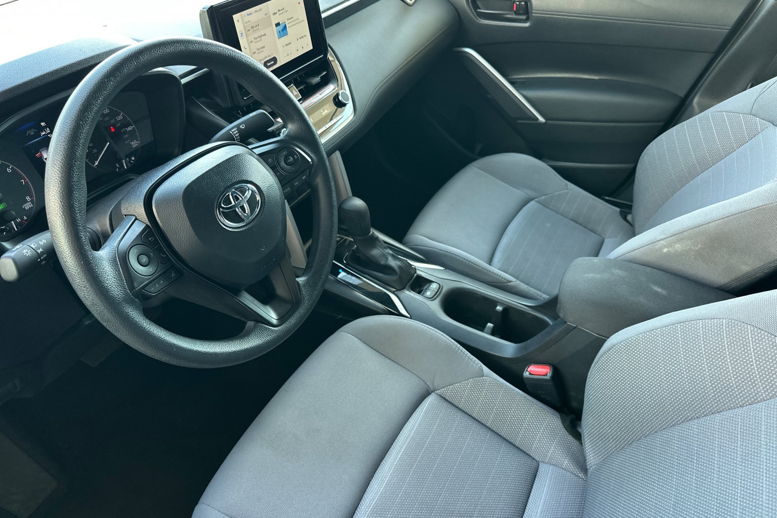 Used 2025 Toyota Corolla Cross AWD Hybrid image 9