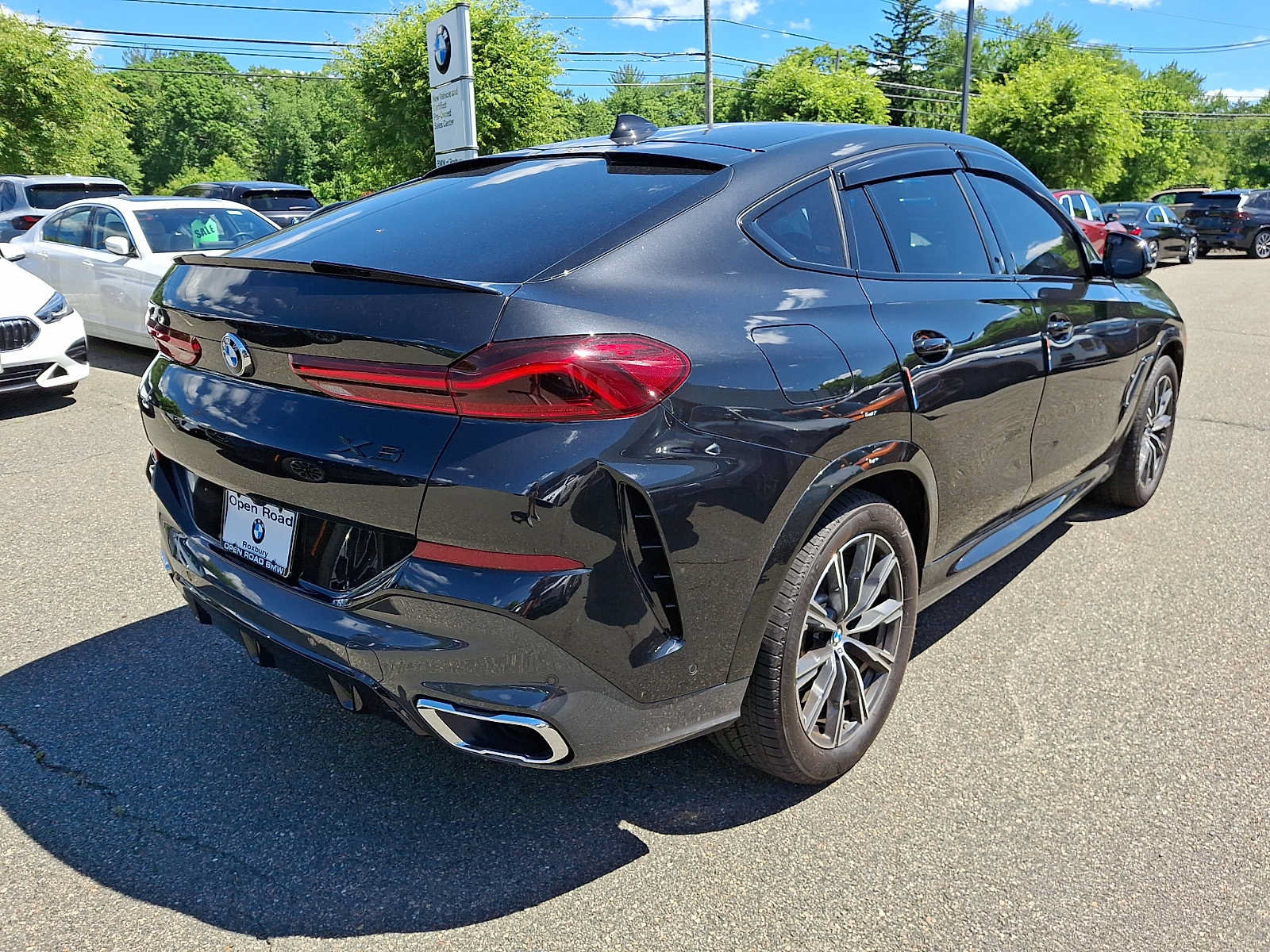 Used 2022 BMW X6 xDrive40i w/ M Sport Package AWD/4WD image 7