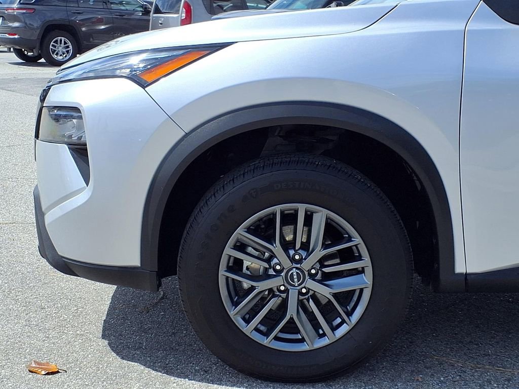 Used 2024 Nissan Rogue S image 15