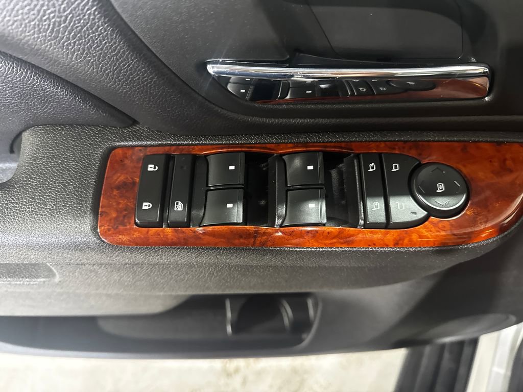 Used 2011 Chevrolet Avalanche LTZ AWD/4WD image 18