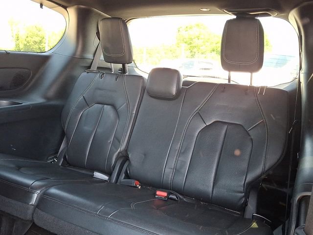 Used 2022 Chrysler Pacifica Touring-L w/ Uconnect Theater Family Group AWD/4WD image 10