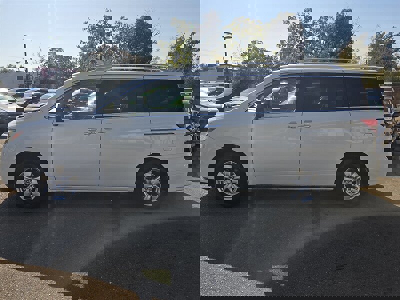 Used 2016 Nissan Quest SV image 3