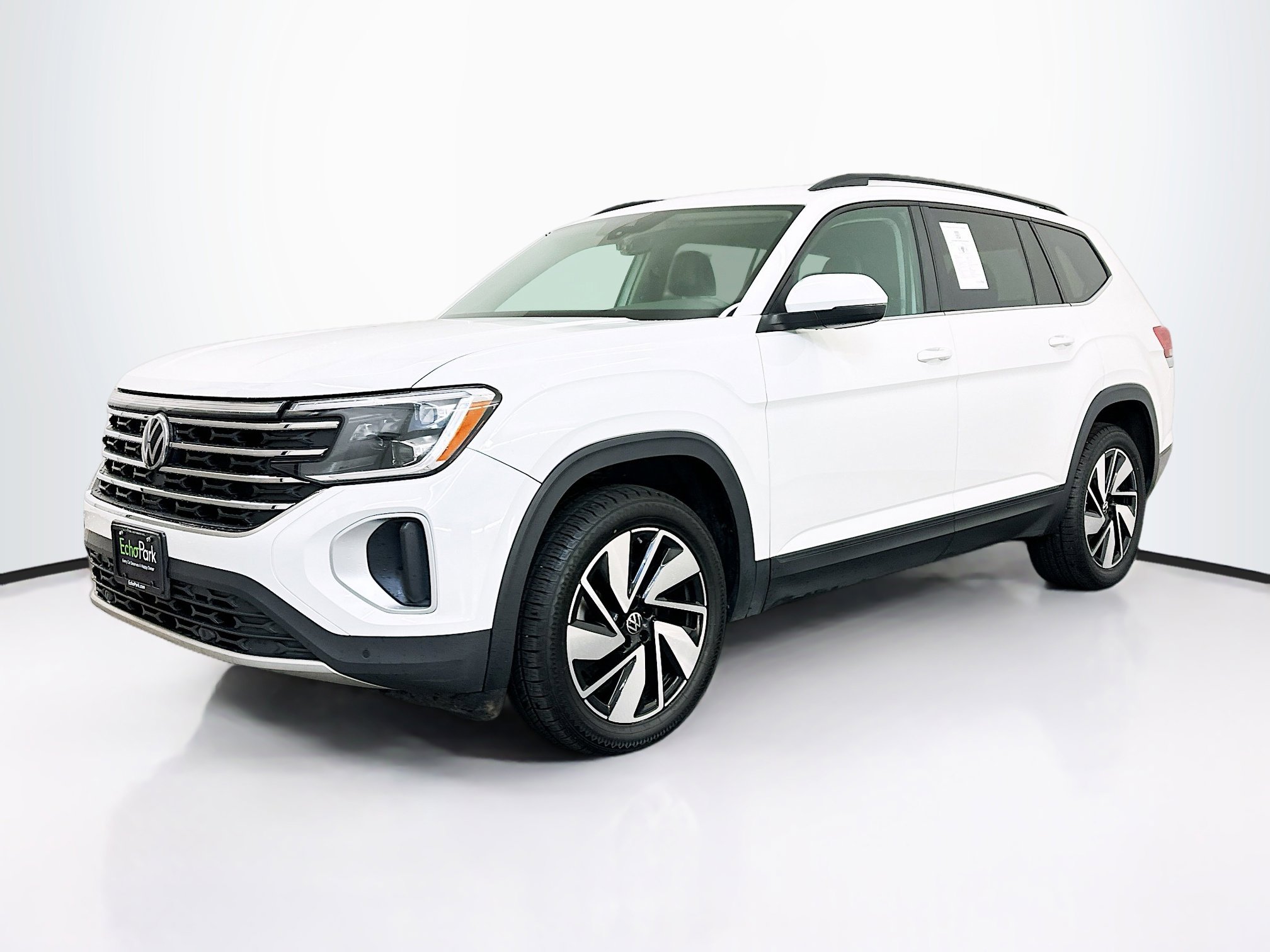 Used 2024 Volkswagen Atlas SE image 3