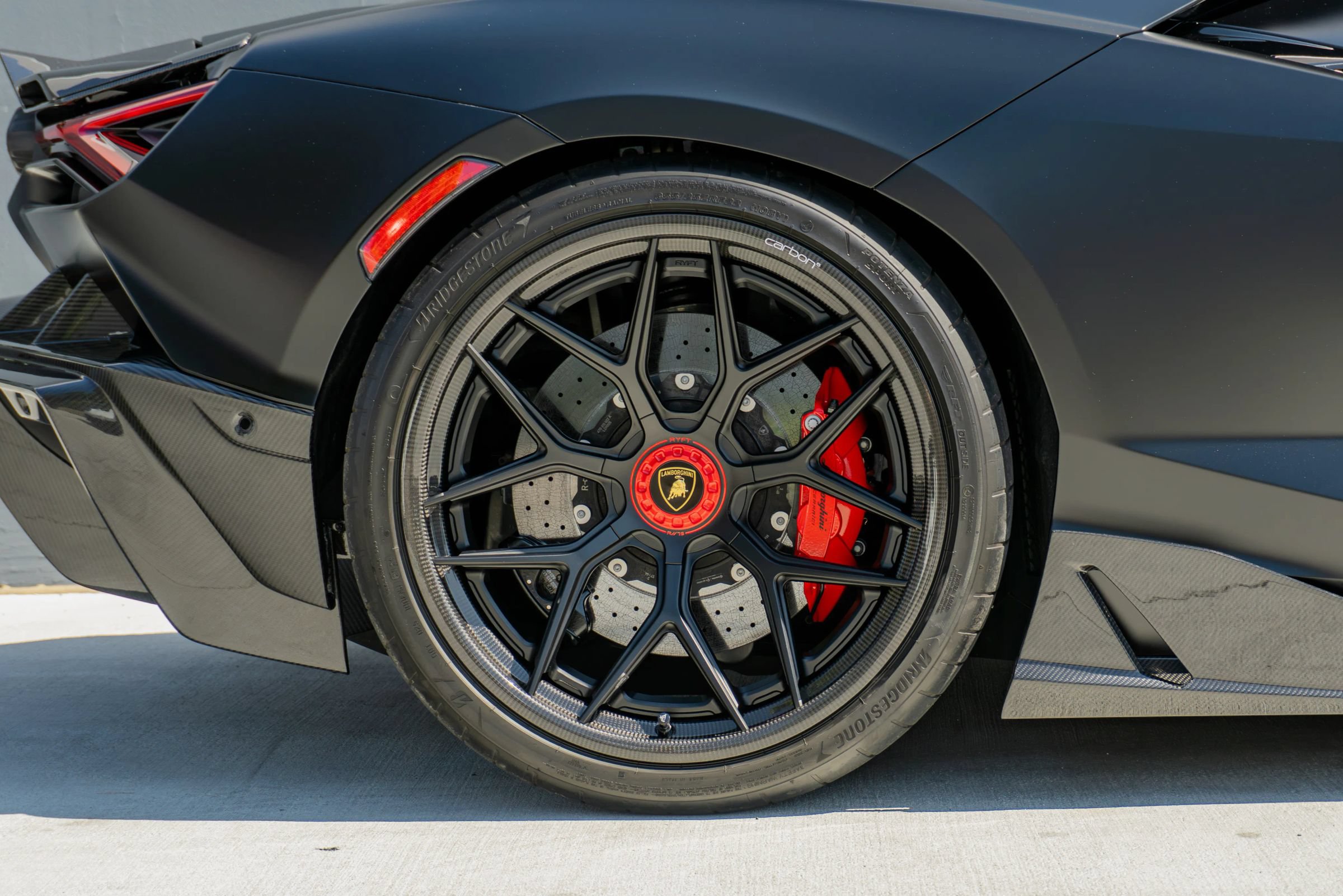 Used 2025 Lamborghini Revuelto AWD/4WD image 38