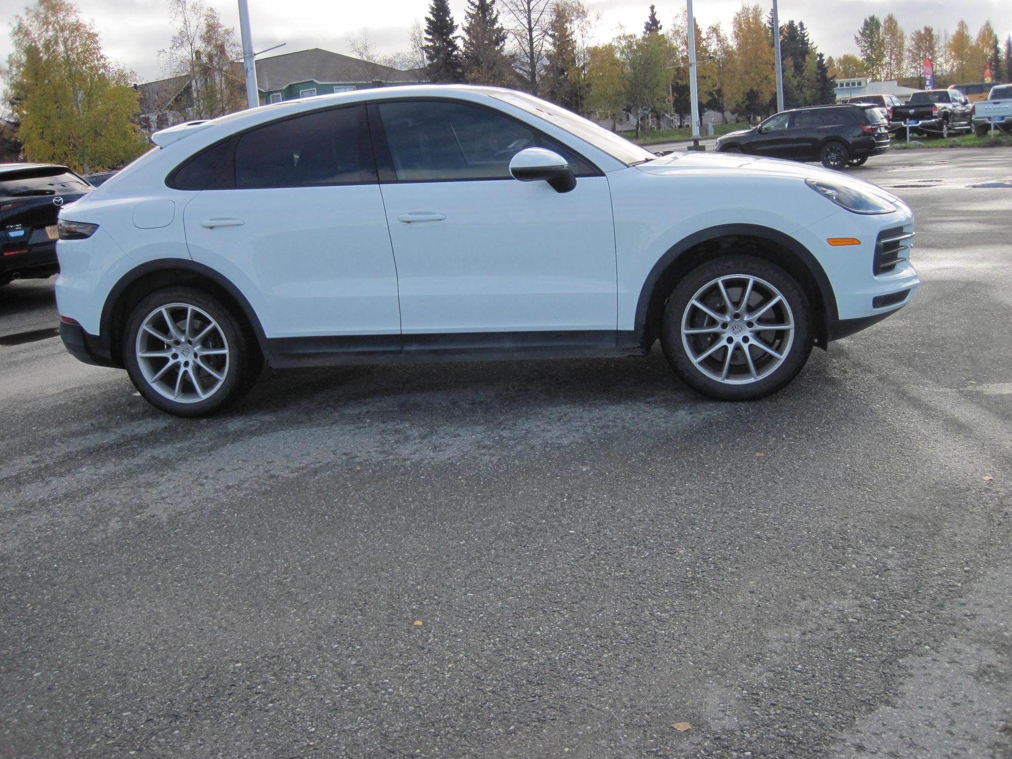 Used 2023 Porsche Cayenne Coupe image 3