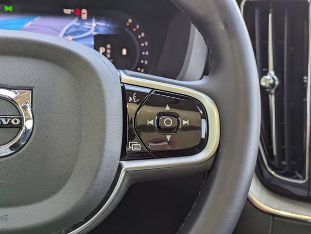 Certified 2025 Volvo XC60 B5 Plus AWD/4WD image 32